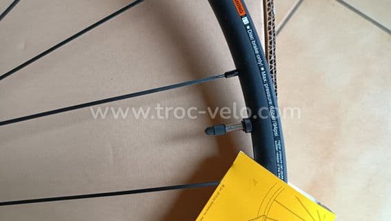 Paire de roues route disque centerlock axe 12mm Shimano rs370 neuve - 3