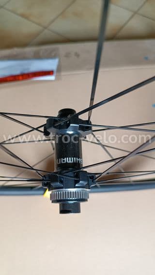 Paire de roues route disque centerlock axe 12mm Shimano rs370 neuve - 4