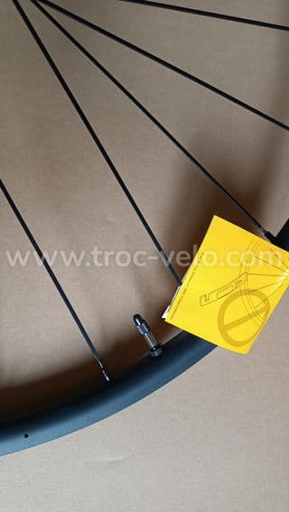 Paire de roues route disque centerlock axe 12mm Shimano rs370 neuve - 5