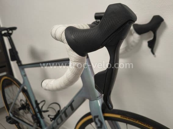 Vélo de route Scott Addict 10 2024 / Sram eTAP AXS / Radar Bryton Gardia R300L / Ravemen CR1000 - 10